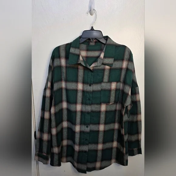 Women's Green Plaid Button-Down Shacket - Picture 1 of 12